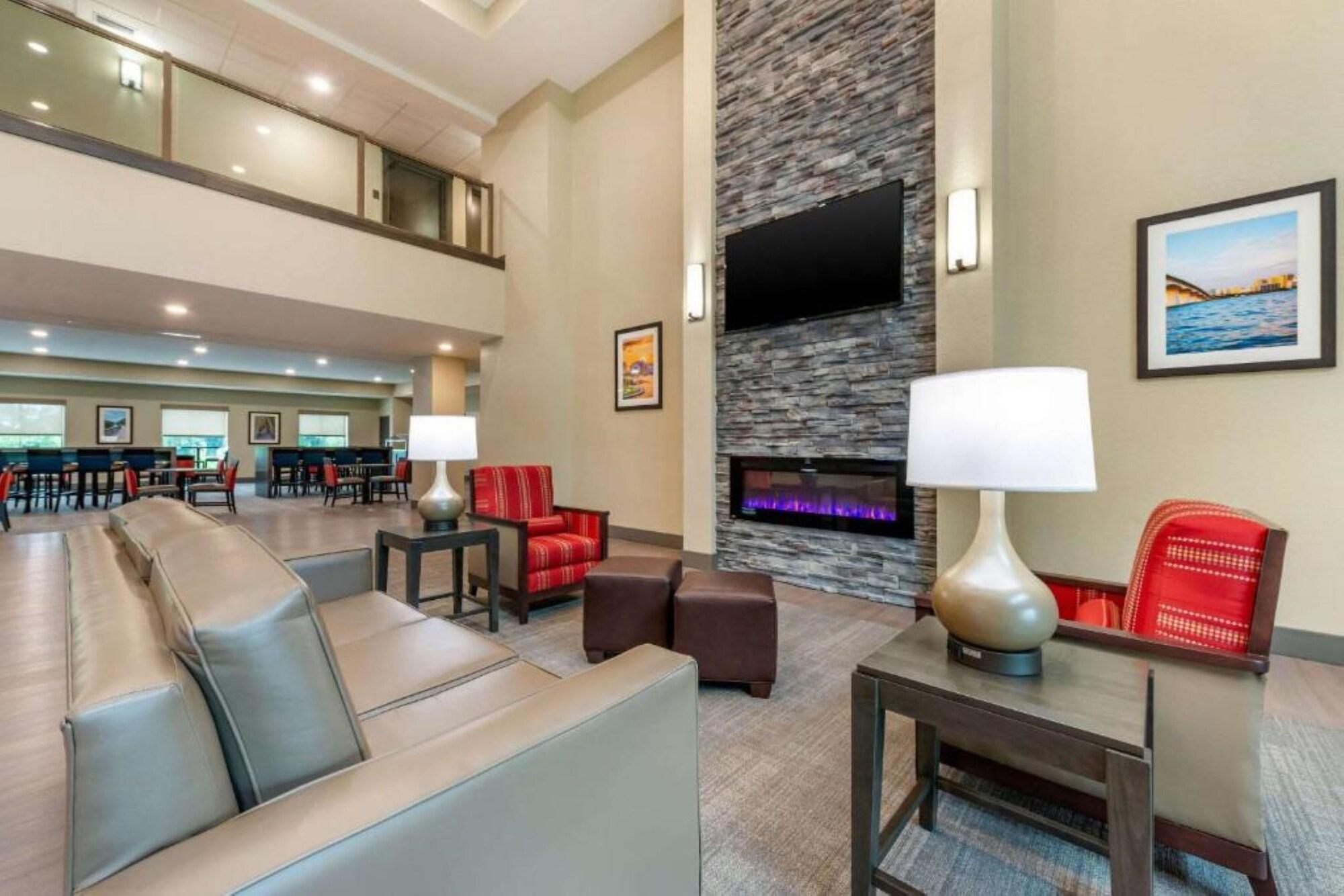 Ameniti Bay - Best Western Signature Collection Fruitville 外观 照片