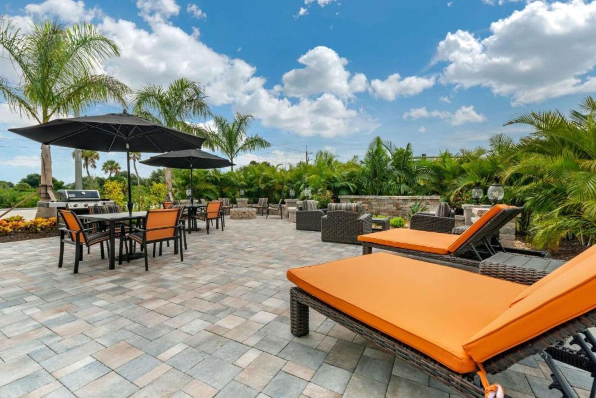 Ameniti Bay - Best Western Signature Collection Fruitville 外观 照片