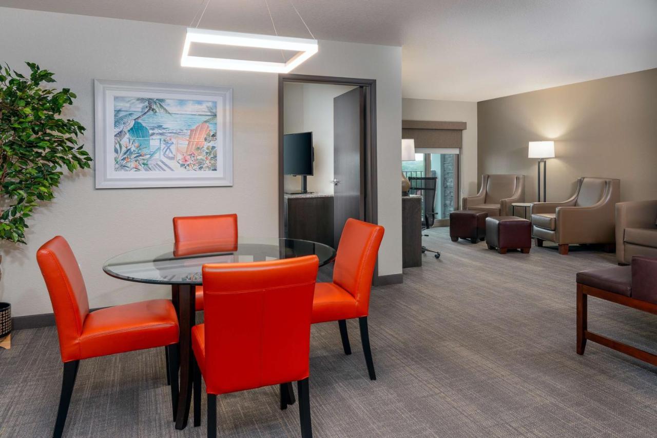 Ameniti Bay - Best Western Signature Collection Fruitville 外观 照片