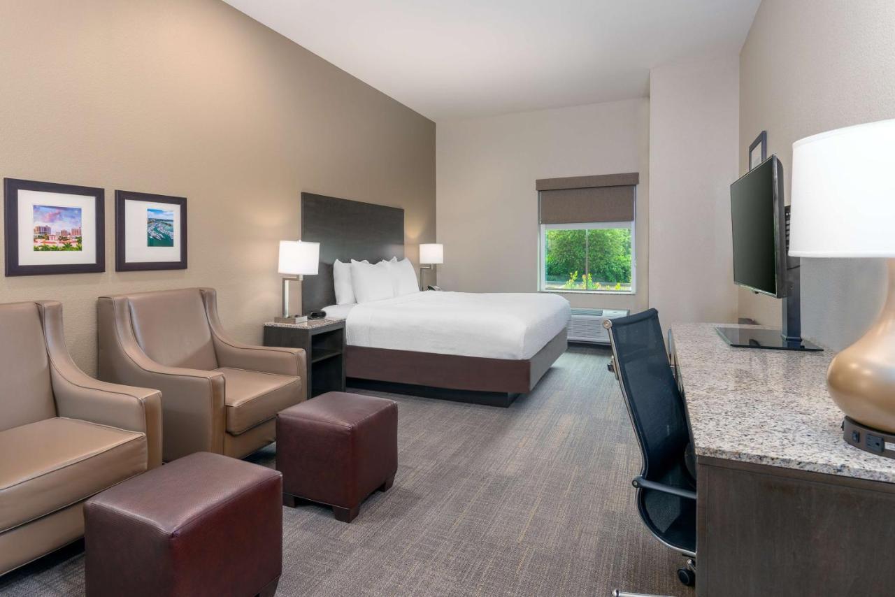 Ameniti Bay - Best Western Signature Collection Fruitville 外观 照片