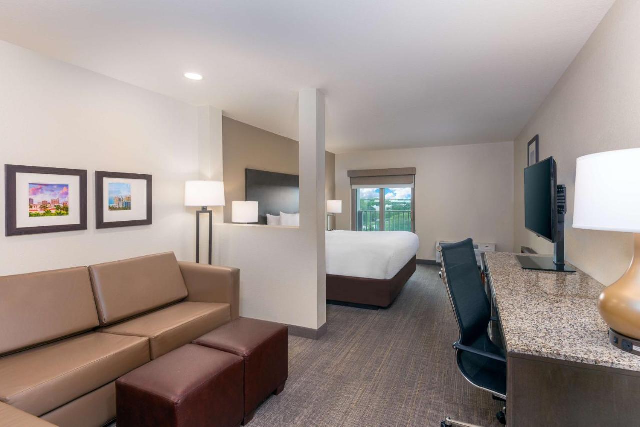 Ameniti Bay - Best Western Signature Collection Fruitville 外观 照片